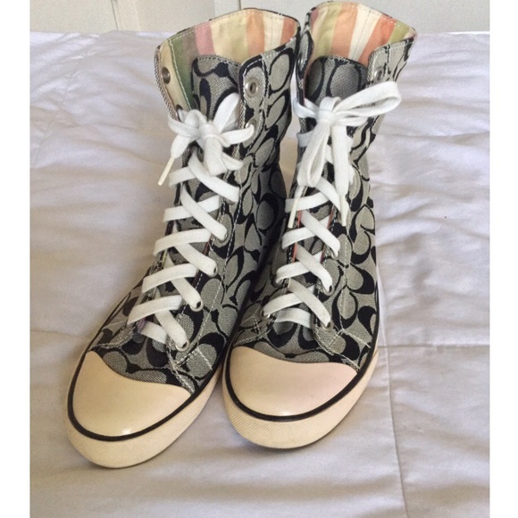 Signature Sneaker - Picture 3 of 8